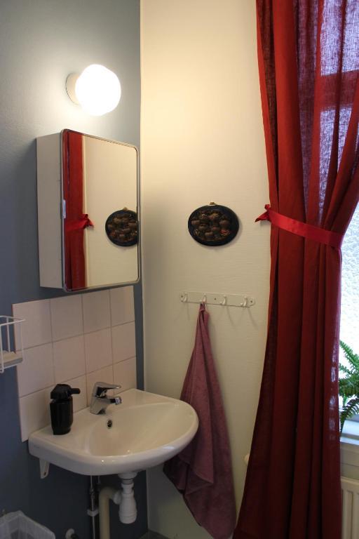 Hotell Lilla Station Köping Esterno foto