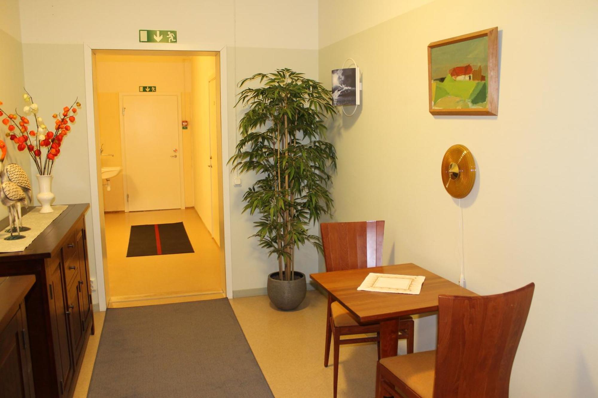 Hotell Lilla Station Köping Esterno foto