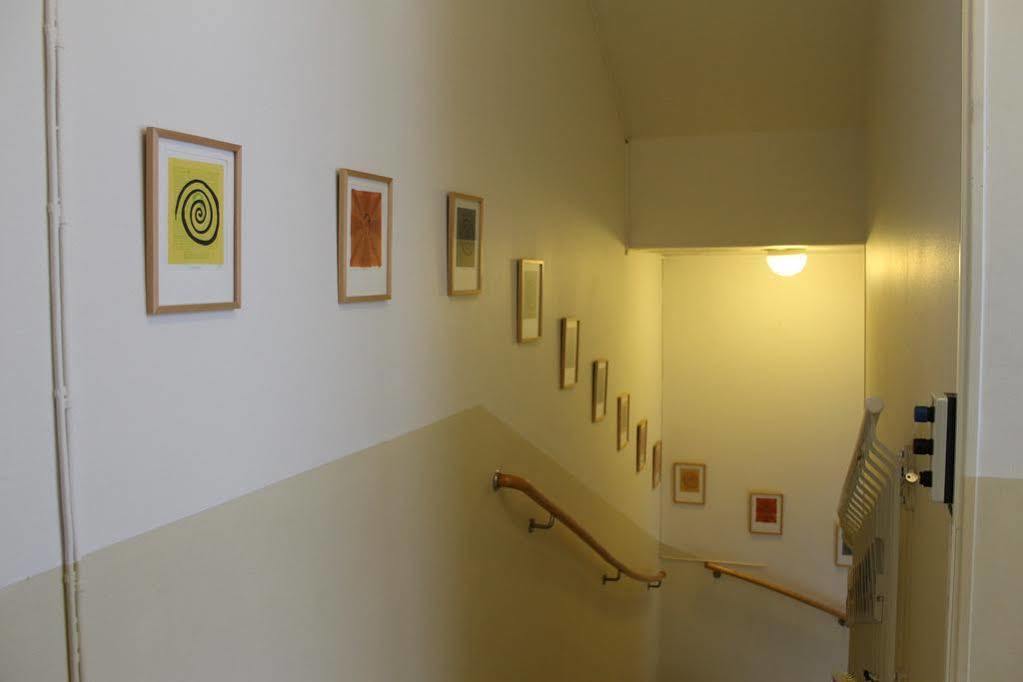 Hotell Lilla Station Köping Esterno foto